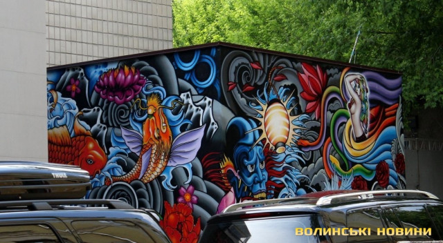 Стріт-арт поблизу фітнес-клубу на вулиці Мечникова